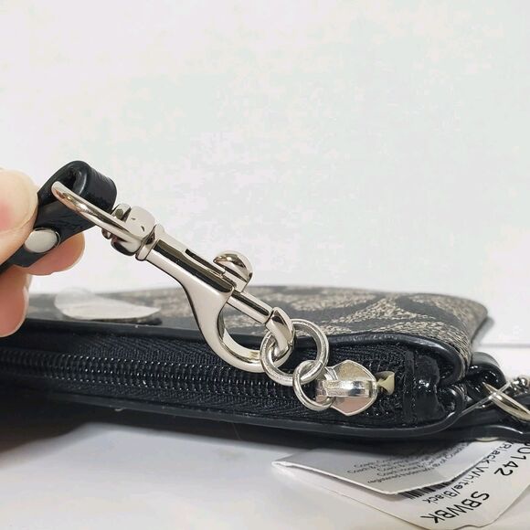 Coach Signature Peyton Wristlet Clutch Pouch Purse NWT Black Gray - Picture 4 of 7